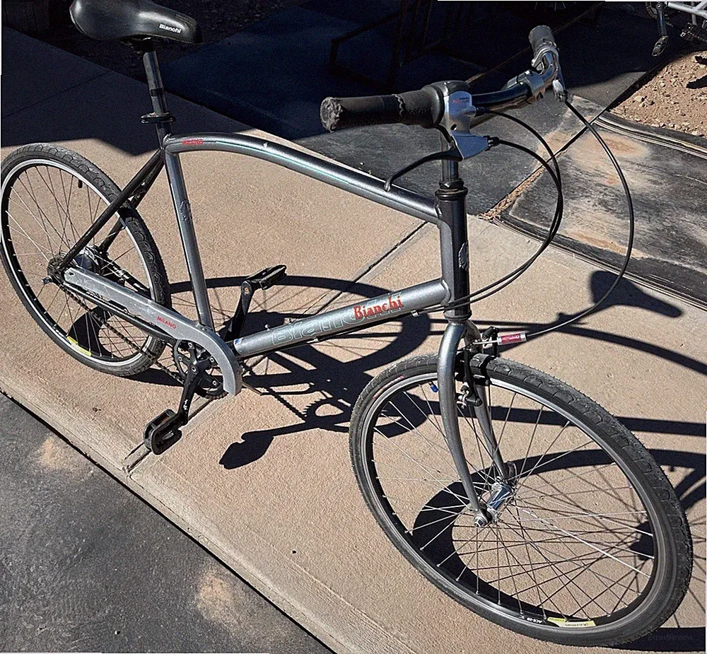 Bianchi Milano Cafe Racer Hybrid Bike 22.5” Frame 8-Speed Nexus Shimano