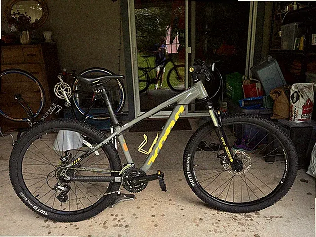 8 Speeds Cross Country Bike